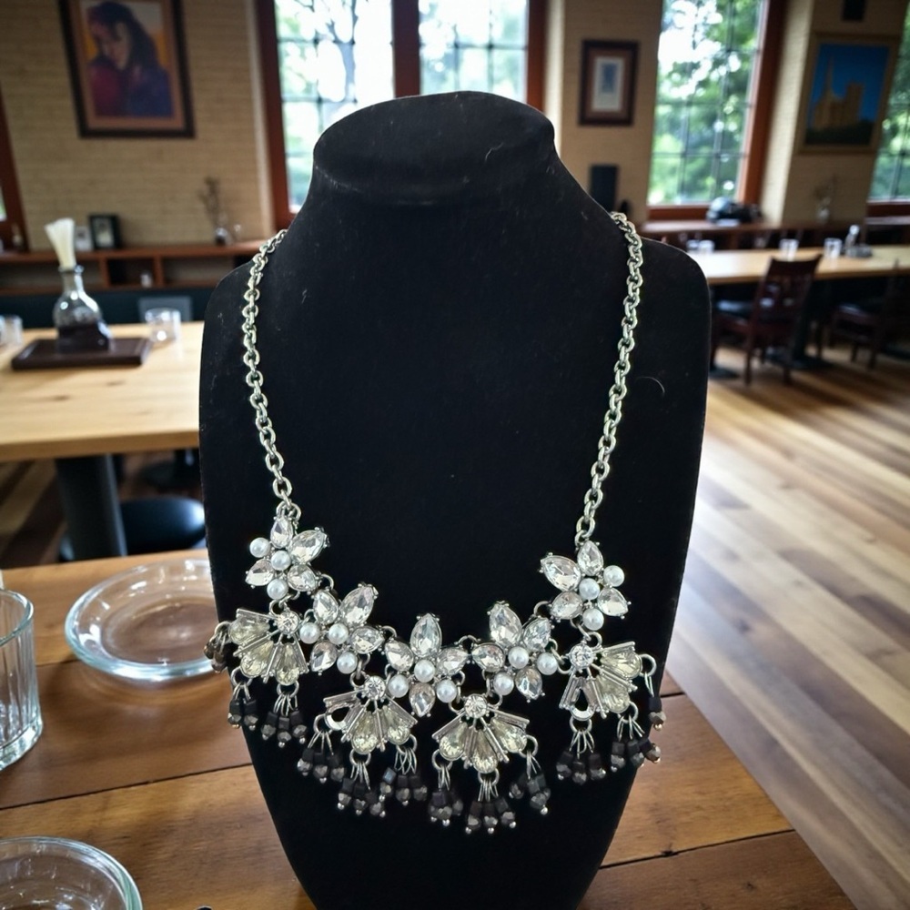 Art Deco Unlisted Silver Floral Charm Necklace